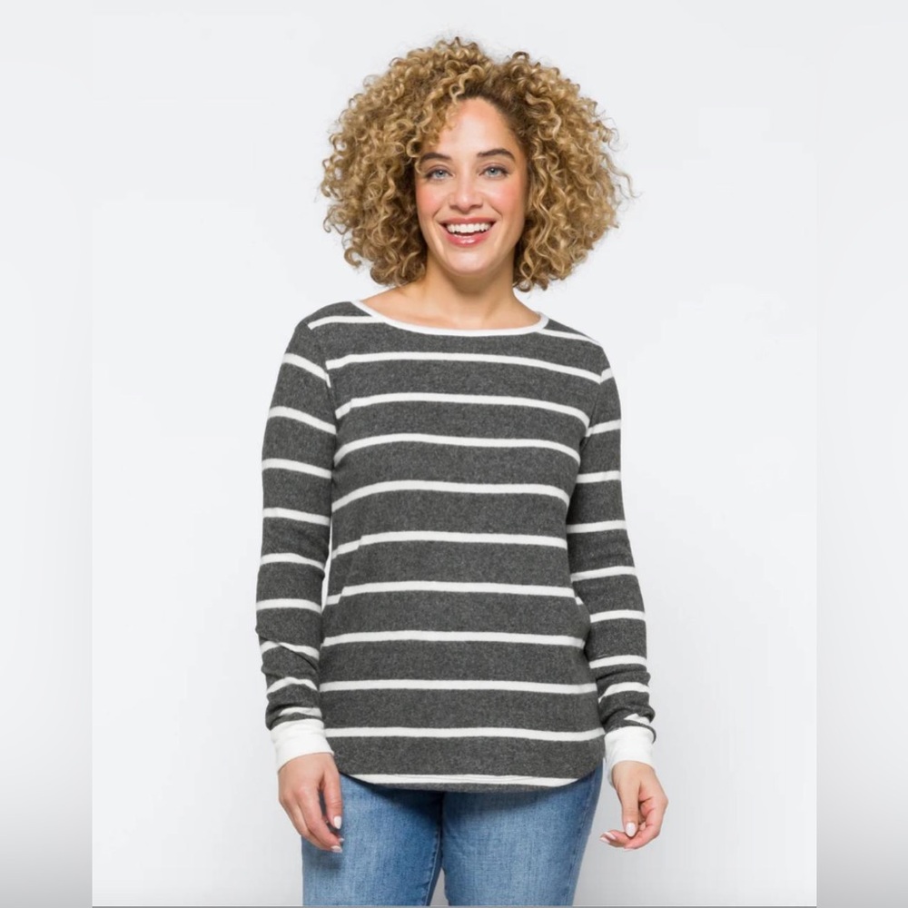 PINK CLOVER
Kamie Button Back Brushed Knit Top